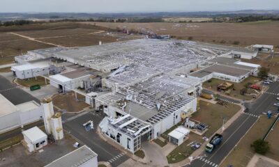 Quando o Céu Desaba, a Indústria Levanta: A Volta Triunfal da Toyota no Brasil Após o Vendaval que Paralisou uma Nação Automotiva 35 Quando o C u Desaba a Ind stria Levanta A Volta Triunfal da Toyota no Brasil Ap s o Vendaval que Paralisou uma Na o Automotiva